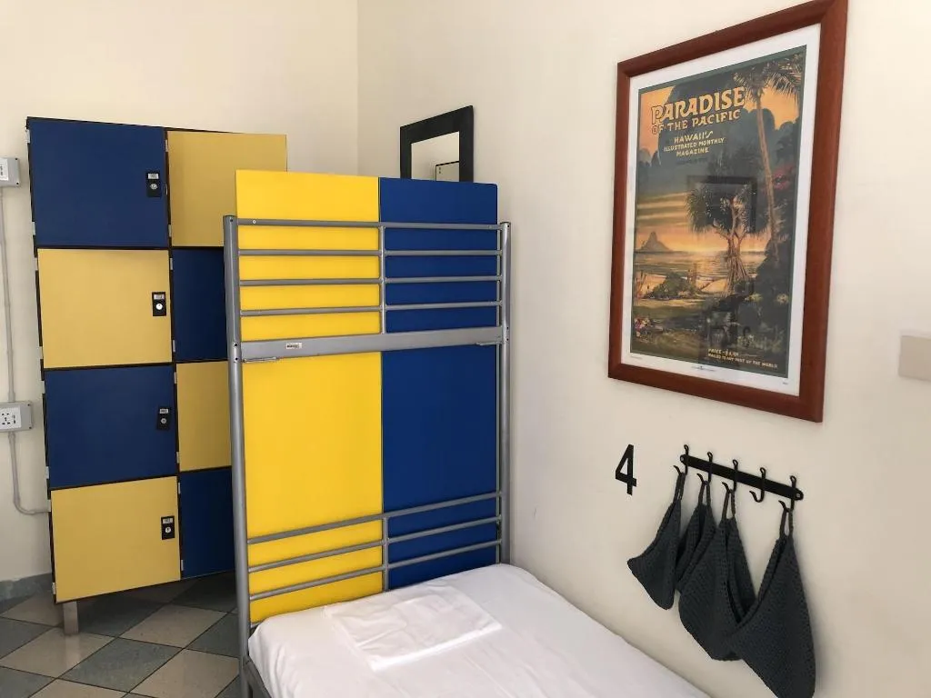 Room, The Beehive, Naples