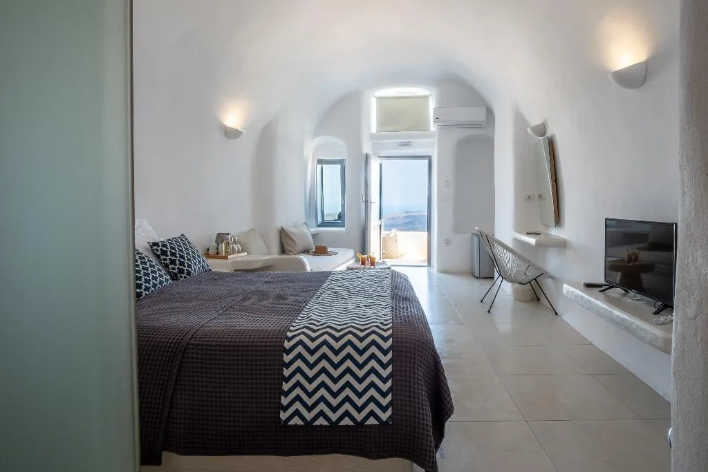 SUITE SUPERIOR WITH VIEWS Room, On The Cliff, Santorini