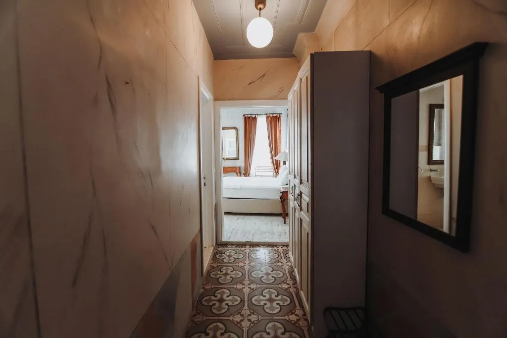 Room, Tashmahal, Izmir