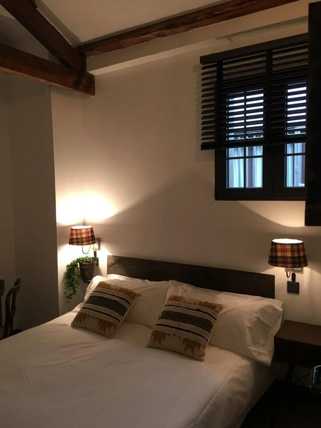 Room, Lanave, Madrid
