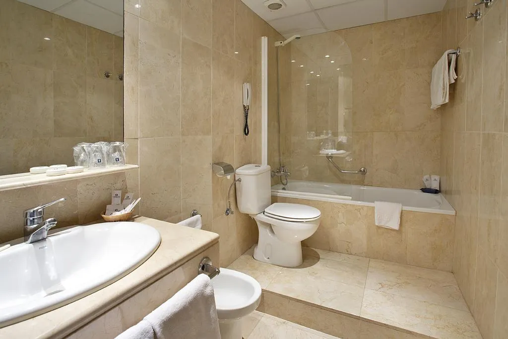 JUNIOR SUITE STANDARD Room, Atlantis, Barcelona