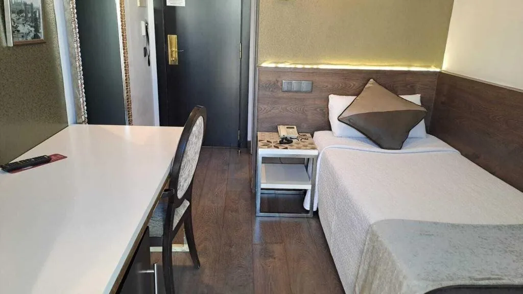SINGLE BASIC Room, Moderno, Barcelona