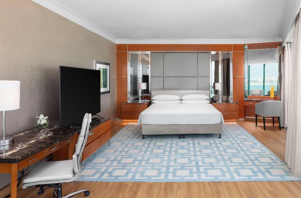 SUITE WITH VIEWS Room, Hilton Dubai Jumeirah, Dubai