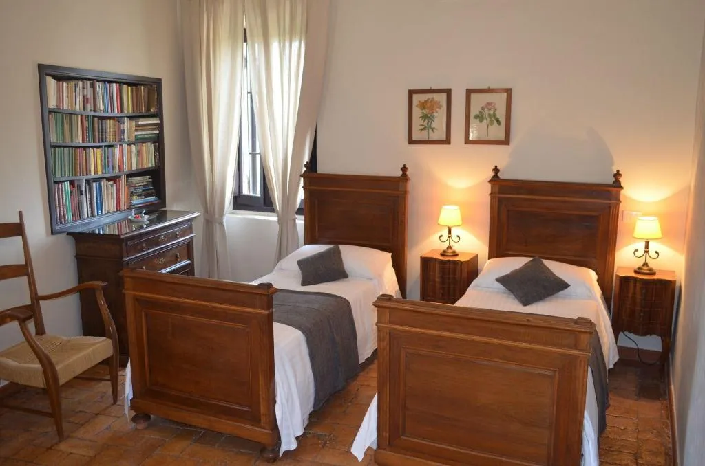 Room, Casale Colleoni, Rome