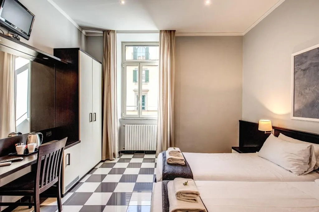 Room, Roma Da Noi, Naples