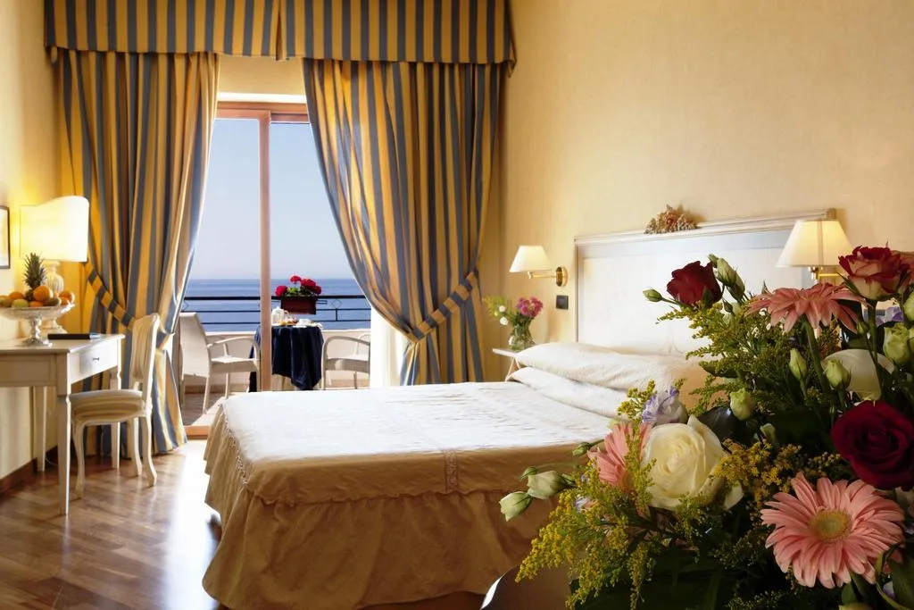 Room, Punta Campanella Resort & Spa, Naples