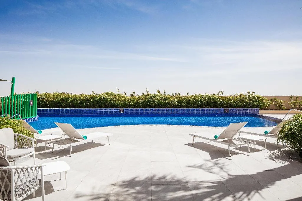 Pool, Holiday Inn Hotel & Suites Dubai Science Park, Dubai