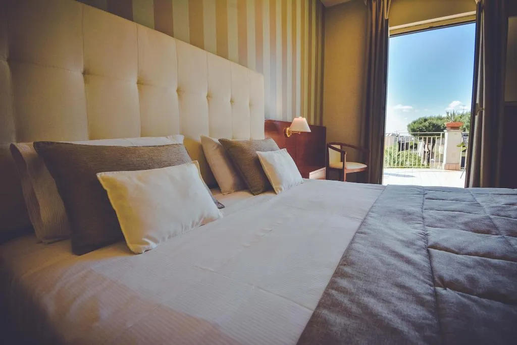 Room, Leonessa Hotel, Naples