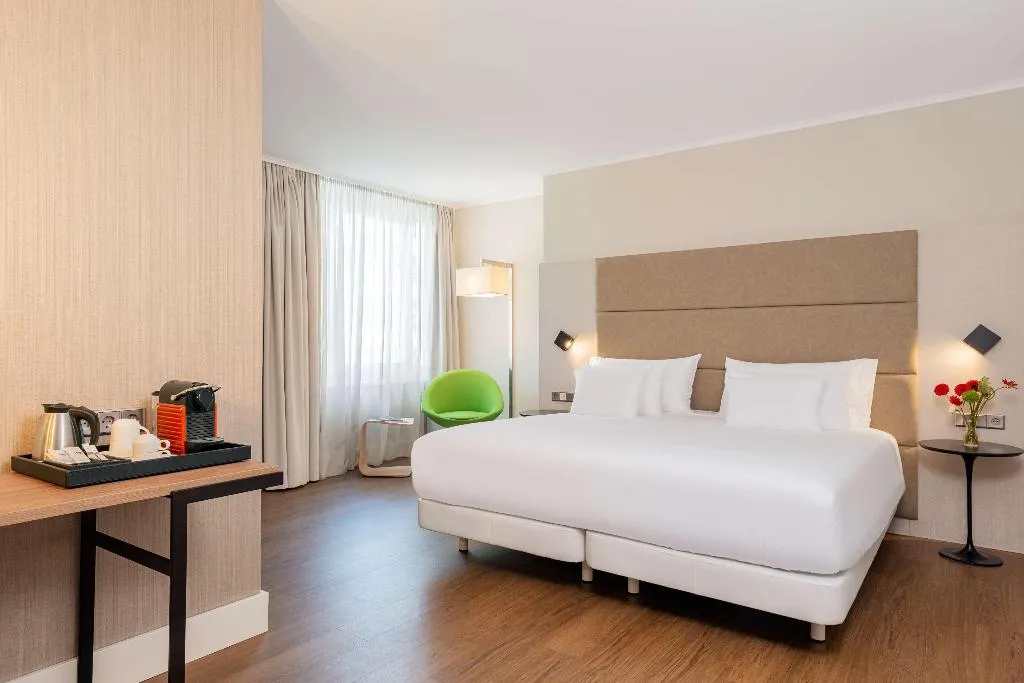 DOUBLE PREMIUM Room, NH Collection Berlin Mitte am Checkpoint Charlie, Berlin