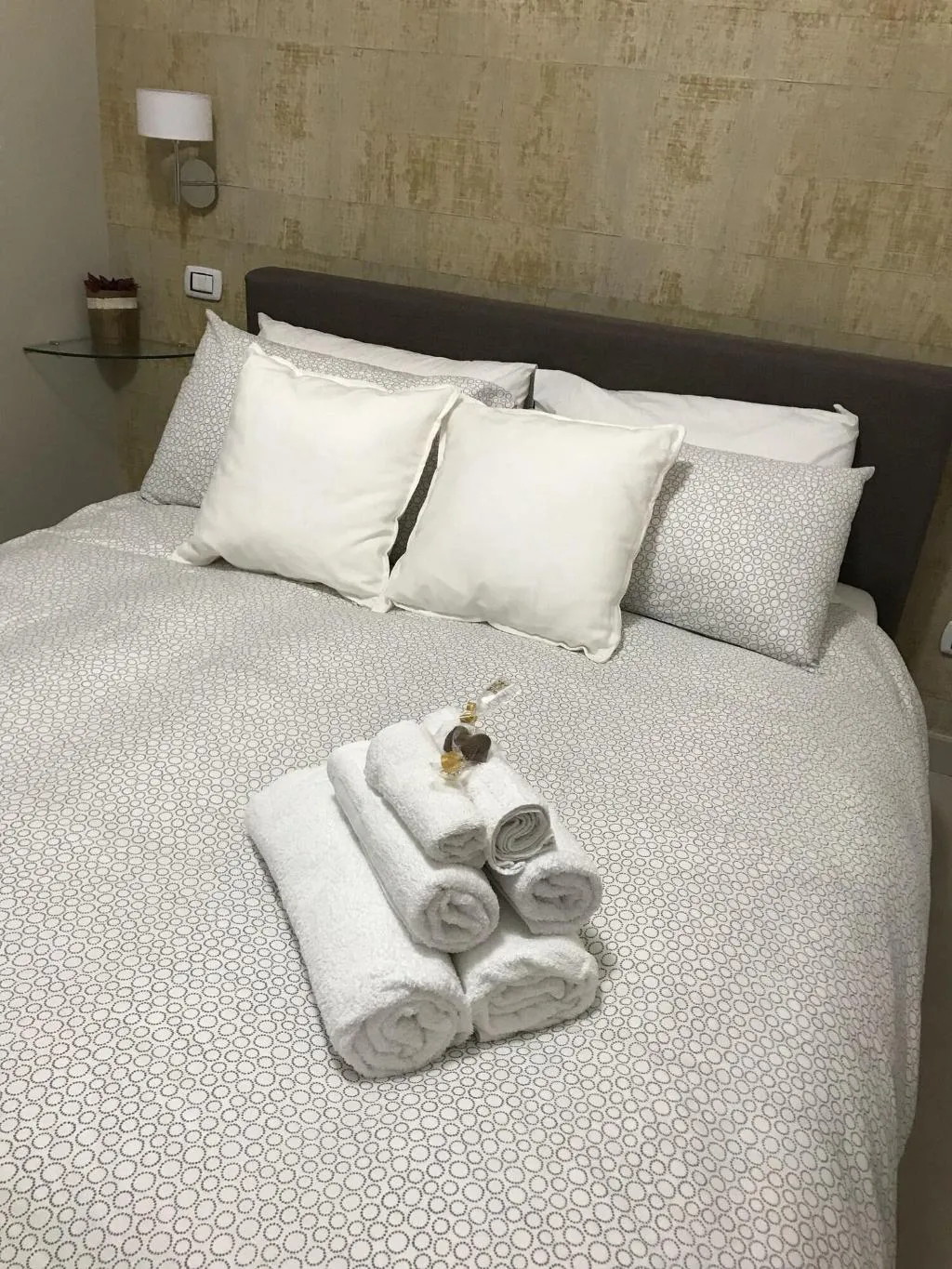 Room, Terrazza Aragon, Naples