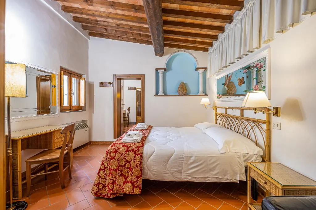 FAMILY ROOM TWO BEDROOMS ONE BATHROOM Room, Hotel City, Florence