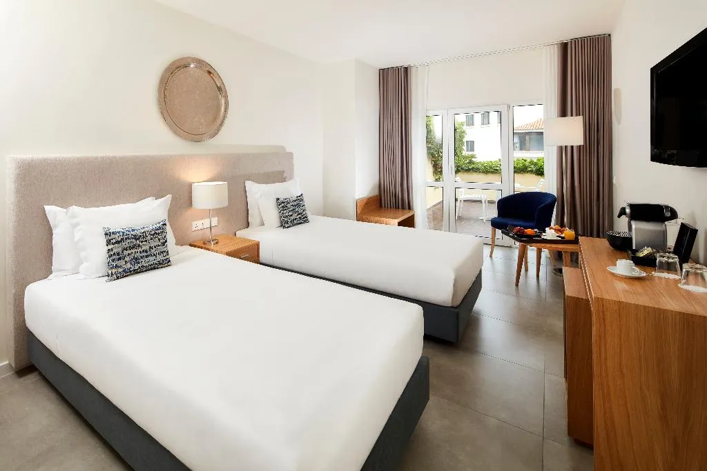DOUBLE SUPERIOR POOL VIEW Room, NH Lagos Algarve Resort, Algarve