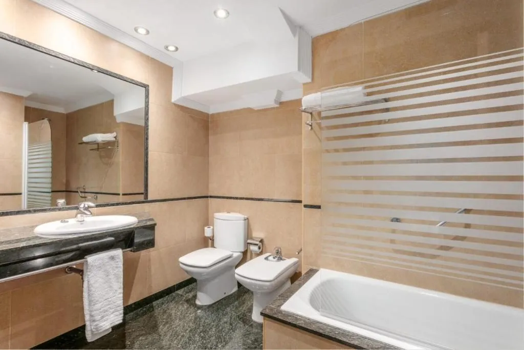 FAMILY ROOM STANDARD Room, Crisol Regio, Madrid