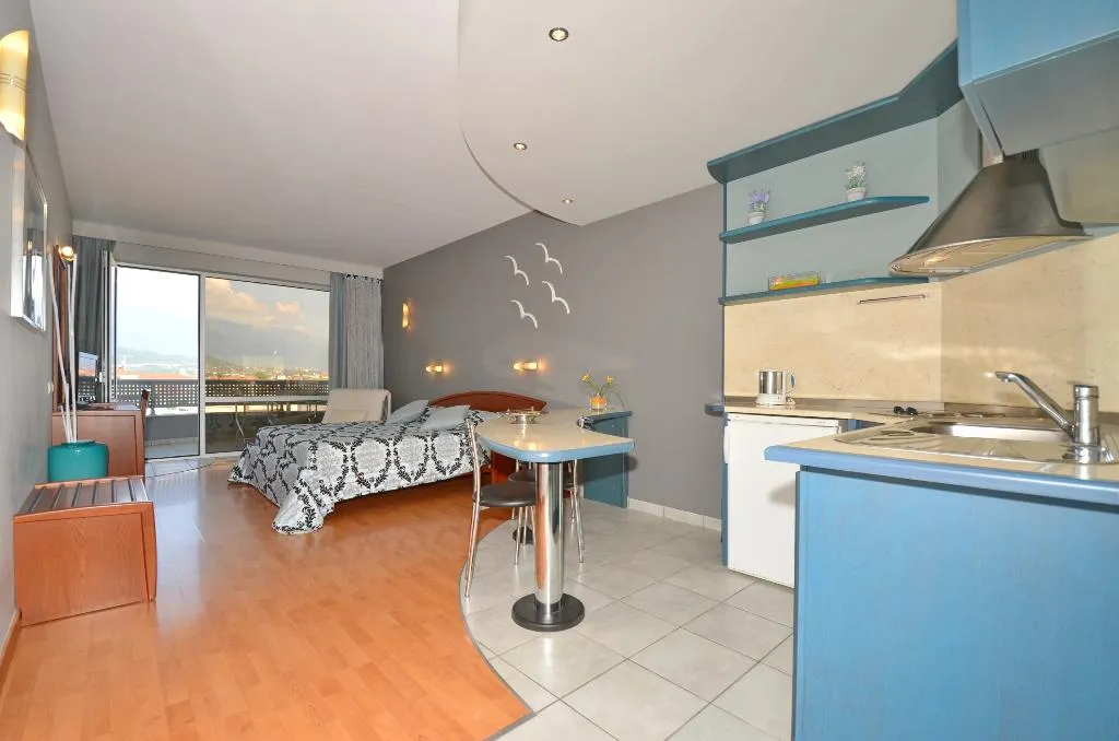 STUDIO STANDARD Room, Evilion, Thessaloniki