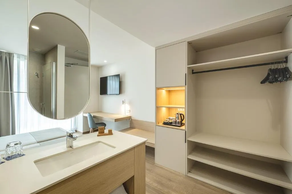 Double or Twin WITH TERRACE Room, Port Alicante - Playa de San Juan, Costa Blanca