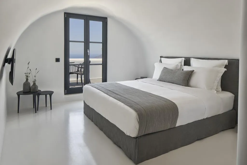 SUITE DELUXE WITH PRIVATE POOL Room, Pantheon Villas, Santorini