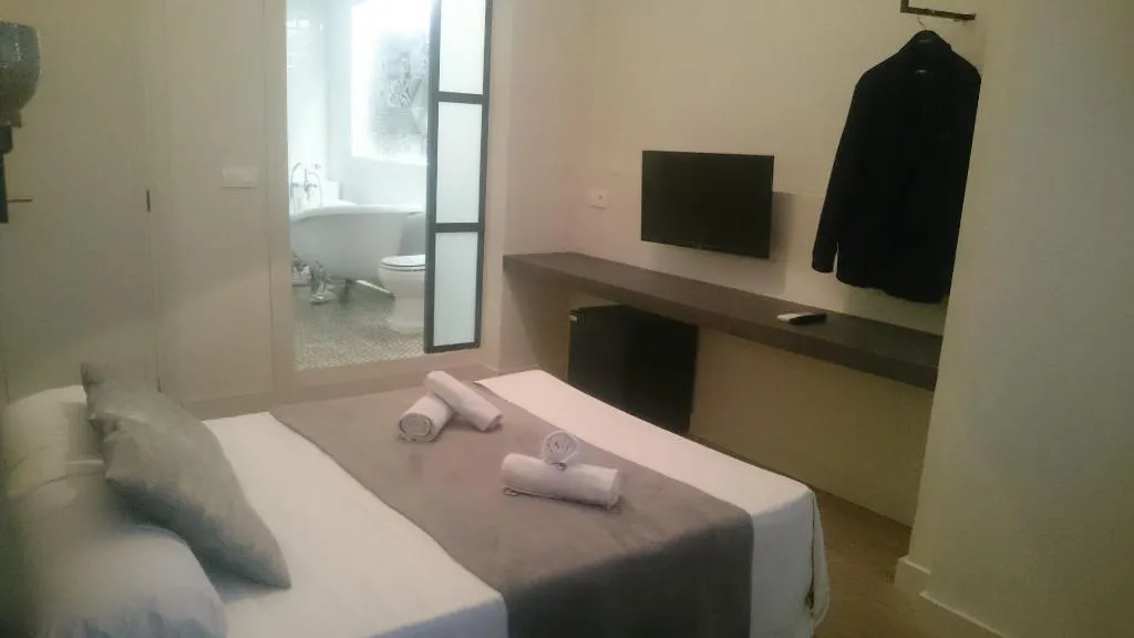 Room, Nwt Central Station Valencia, Valencia
