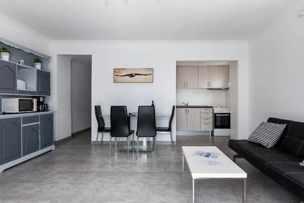 APARTMENT TWO BEDROOMS WITH TERRACE Room, Acapulco Apartments, Majorca