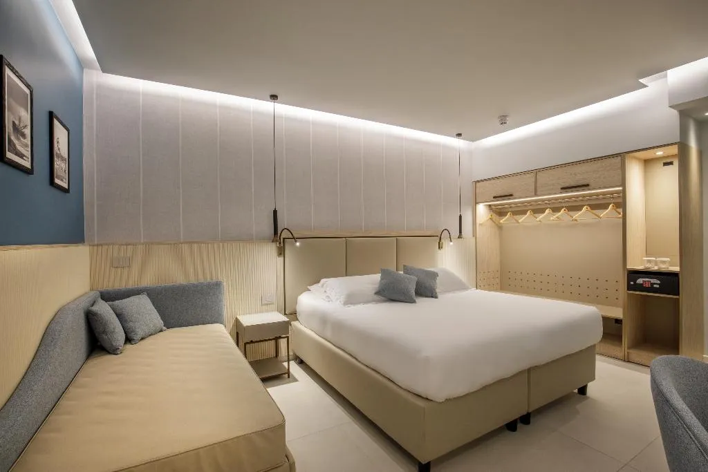 Double or Twin SUPERIOR WITH VIEWS Room, Ambasciatori Suite Hotel, Venice