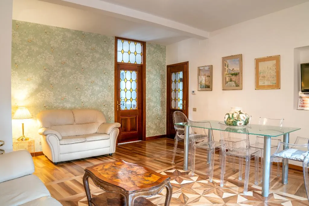 APARTMENT WITH TERRACE Room, Palazzo Sanluca, Venice