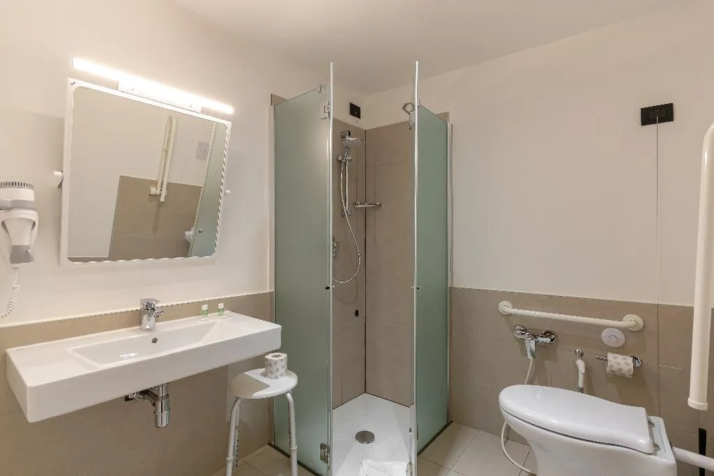 SINGLE STANDARD Room, B&B Hotel Treviso, Venice