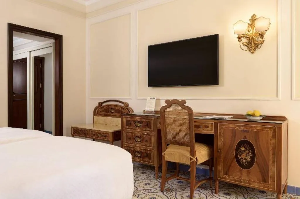 Double or Twin CLASSIC WITH BALCONY Room, Grand Hotel De La Ville, Naples