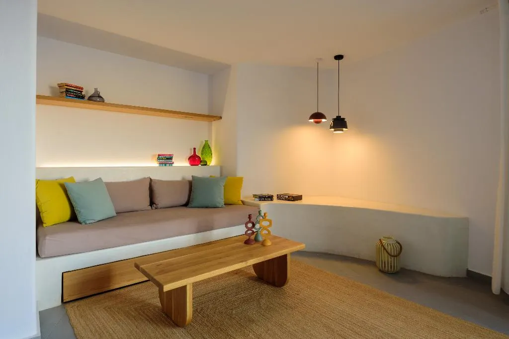 SUITE DELUXE WITH PRIVATE POOL Room, Neptune Luxury Spa Suites, Santorini