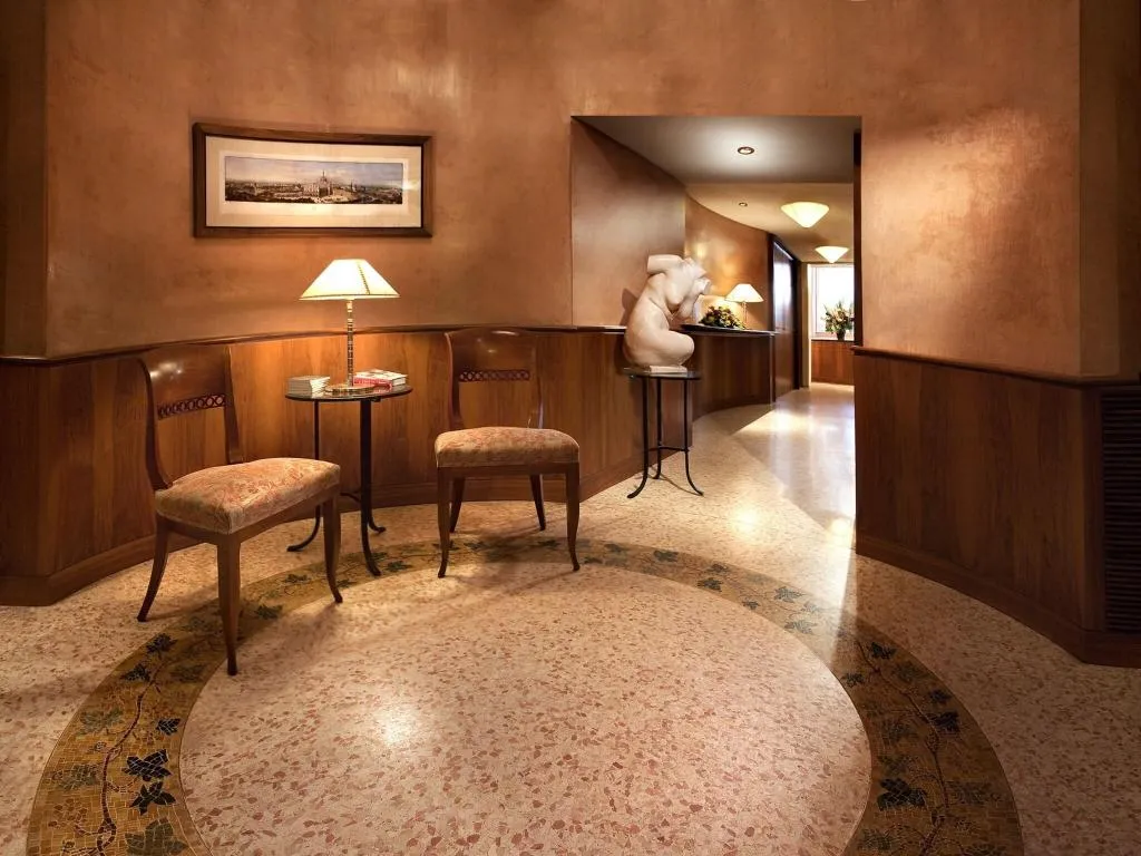 Lobby, Cavour, Milan
