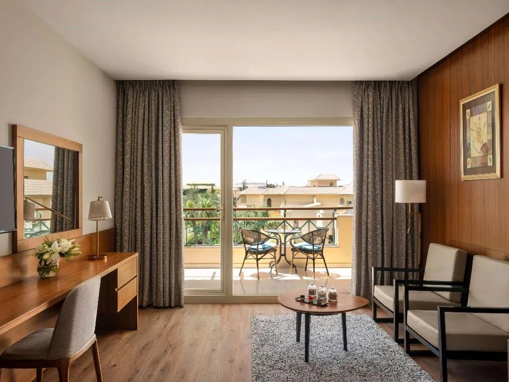 SUITE EXECUTIVE Room, Movenpick Cairo Media City, Cairo