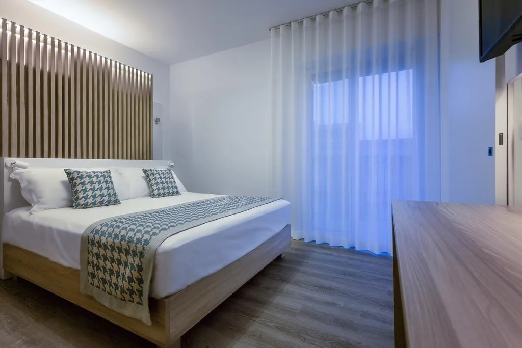 DOUBLE STANDARD Room, Jet, Venice