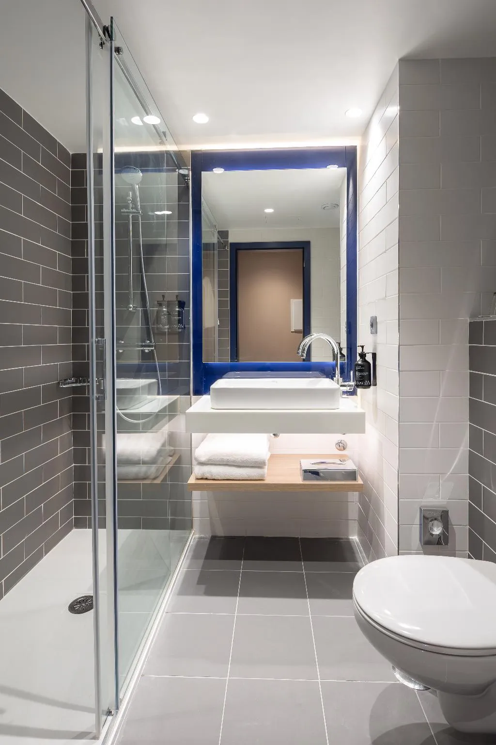 Room, Holiday Inn Express Lisbon Principe Real, by IHG, Lisbon