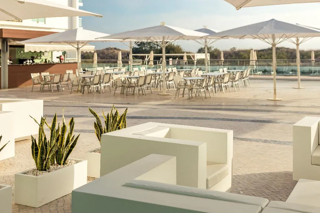 Terrace, Dunamar Hotel Apartamentos, Algarve