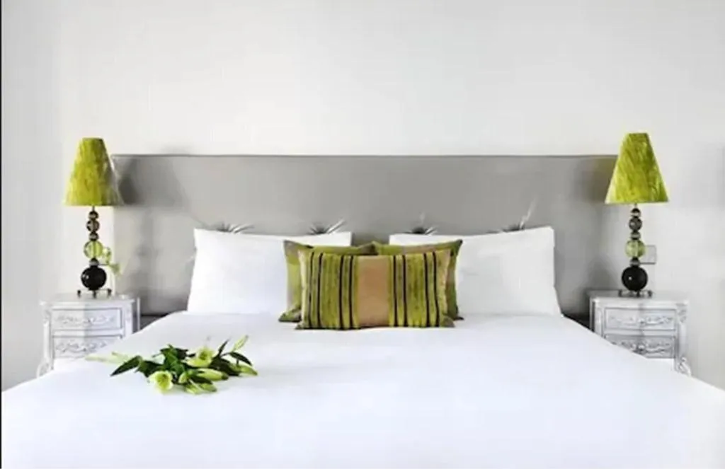 Room, Ferrycarrig, Dublin