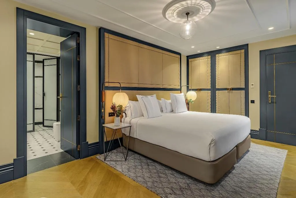 DOUBLE DELUXE KING BED Room, Hotel Coolrooms Atocha, Madrid