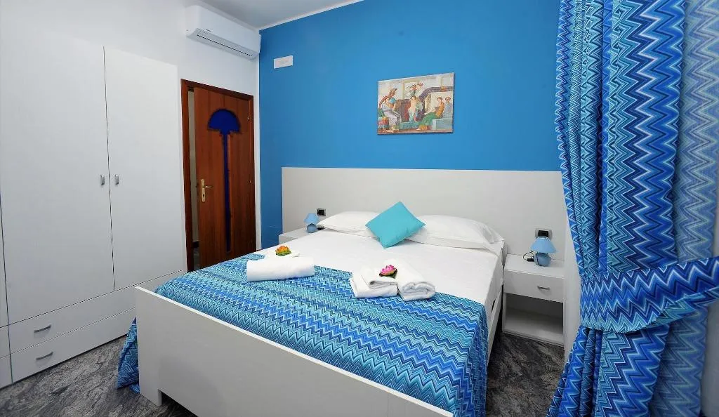 Room, B&B Cornelia, Naples