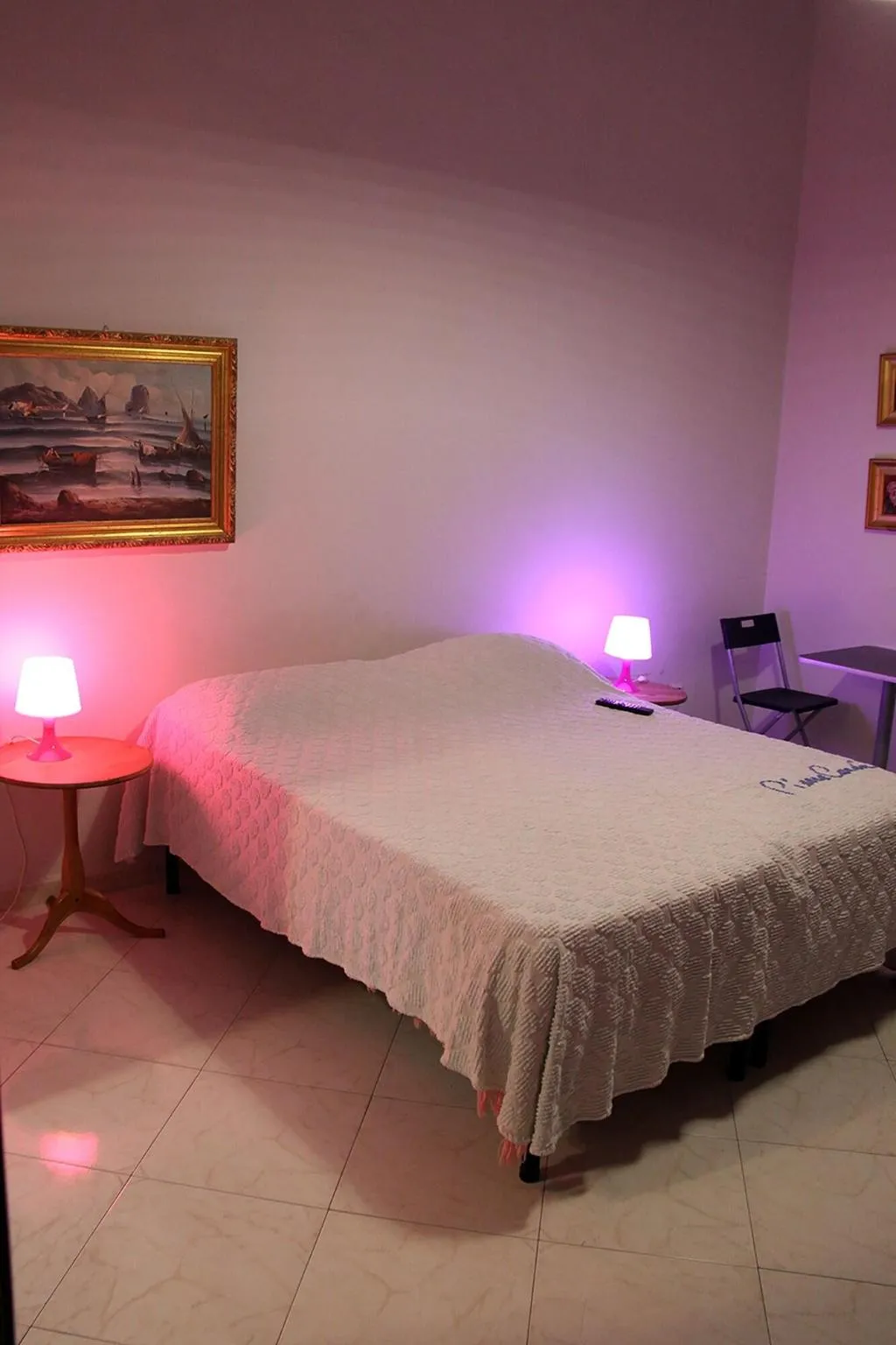 Room, Cinquestelle, Naples