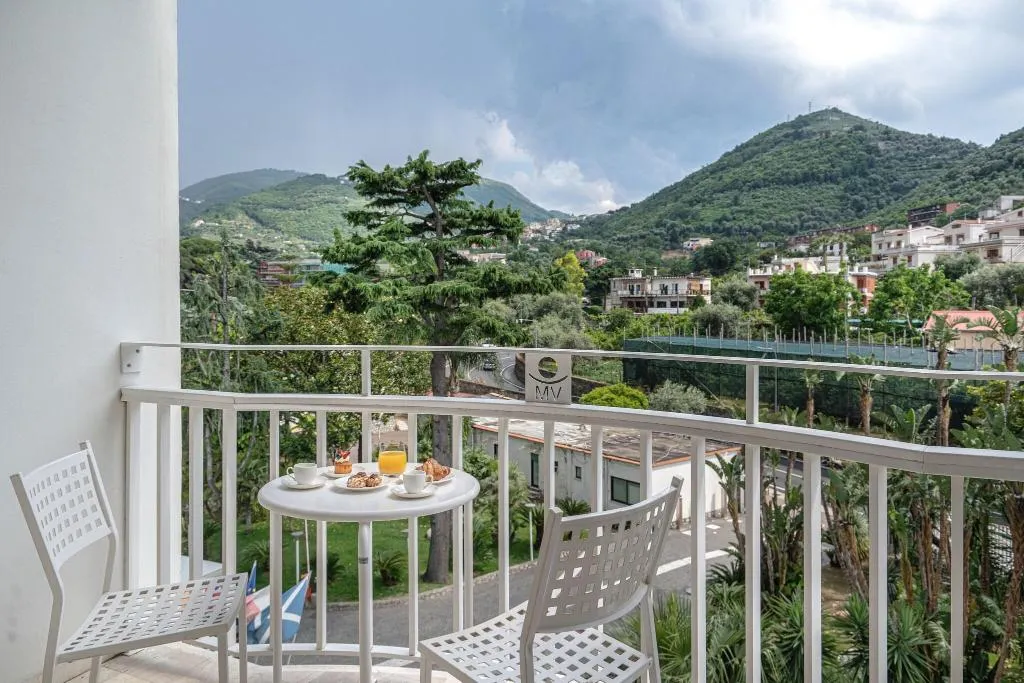 Room, Grand Hotel Moon Valley, Naples