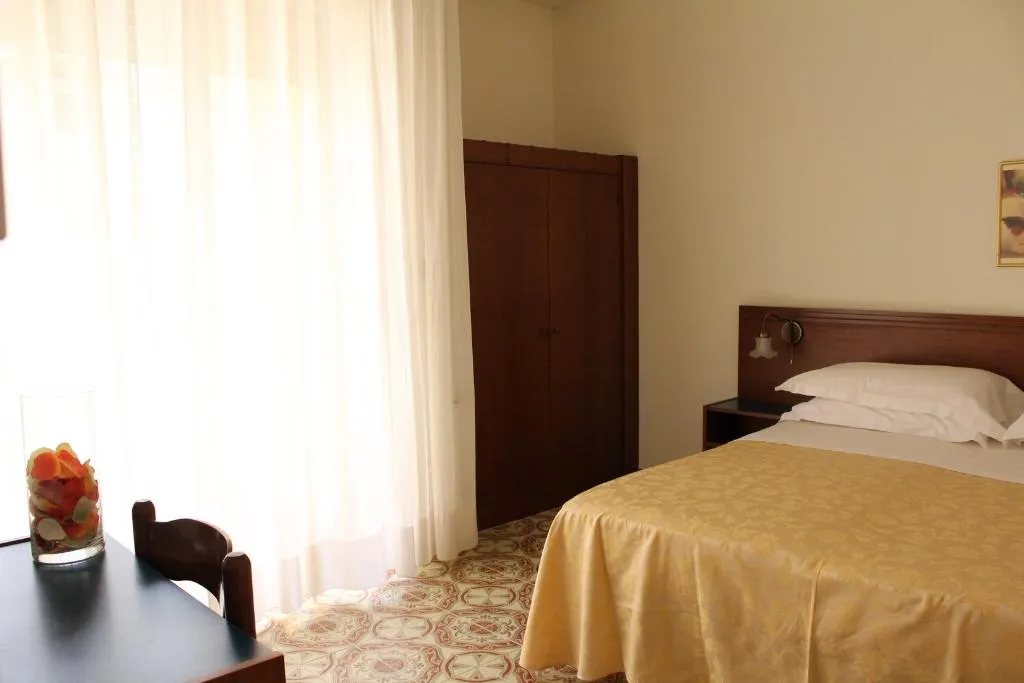 APARTMENT CAPACITY 4 TWO BEDROOMS Room, Casa Vacanza San Pietro, Naples