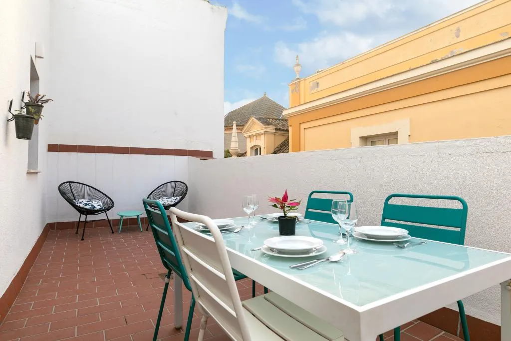 APARTMENT TWO BEDROOMS WITH TERRACE Room, Holiday Rentals Tempa Museo, Seville