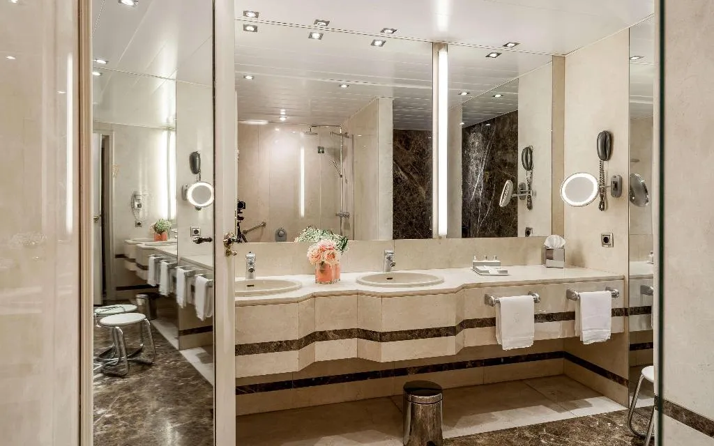 Double or Twin SUPERIOR Room, Wellington Hotel & Spa Madrid, Madrid