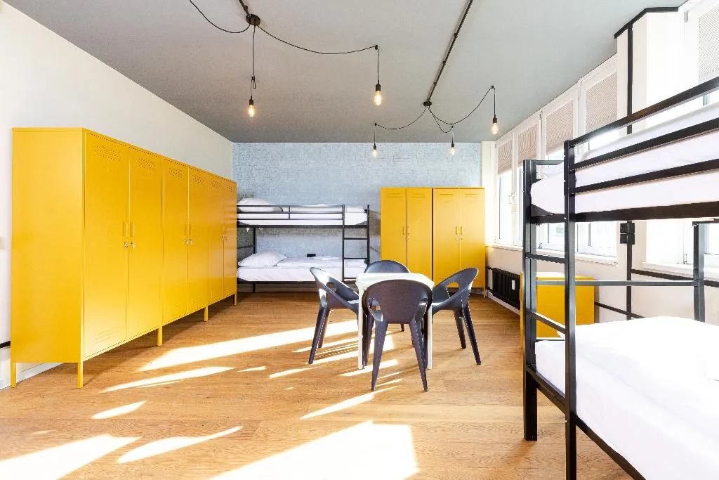Room CAPACITY 6 ONE BEDROOM Room, Coffee Inn Hostel Berlin, Berlin