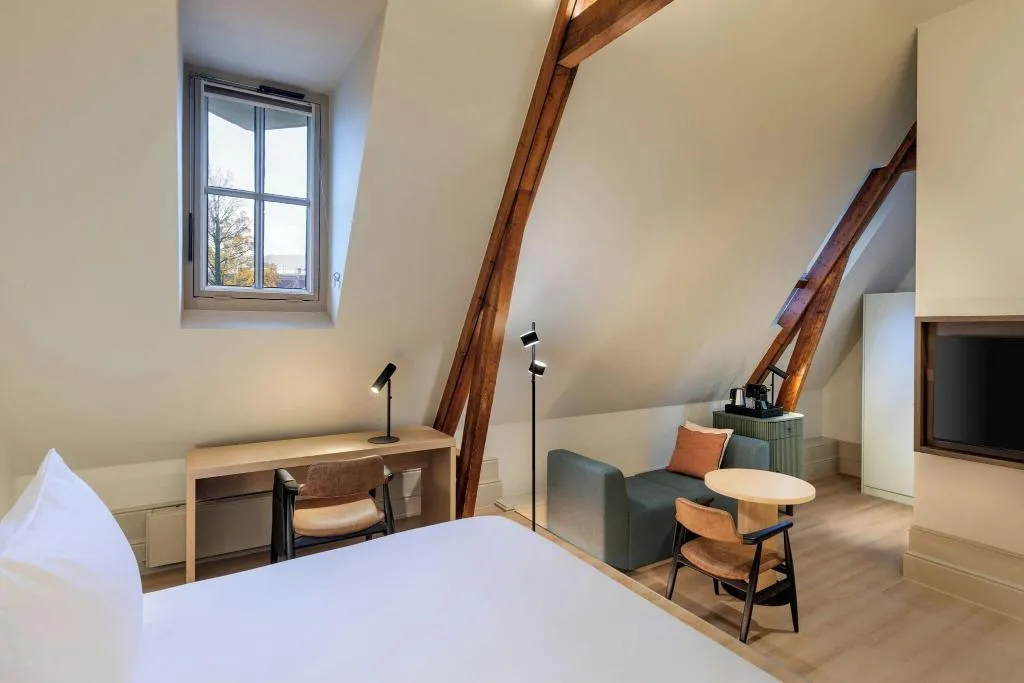 JUNIOR SUITE KING SIZE BED Room, College Hotel Amsterdam, Autograph Collection, Amsterdam