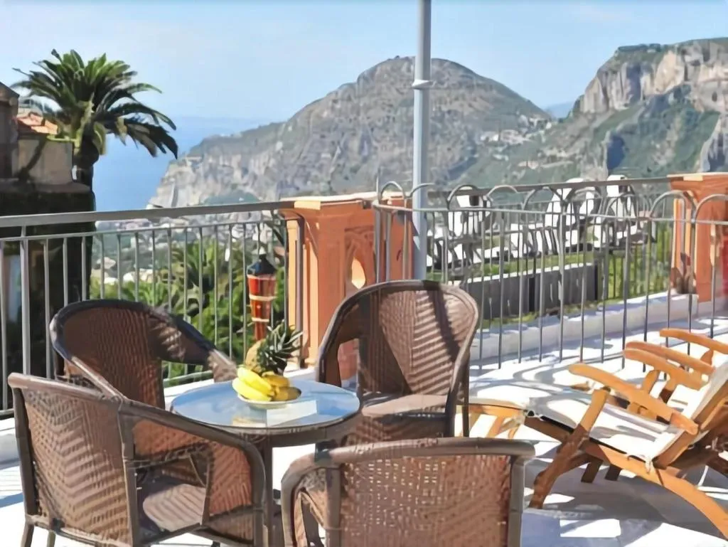Terrace, Le Due Sirene, Naples
