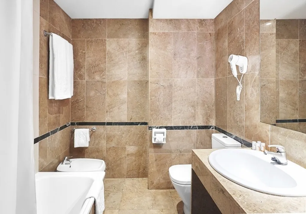 TRIPLE STANDARD Room, Barcelona Century Hotel, Barcelona