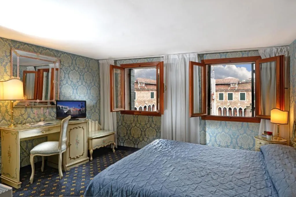 Double or Twin STANDARD Room, Rialto Hotel, Venice