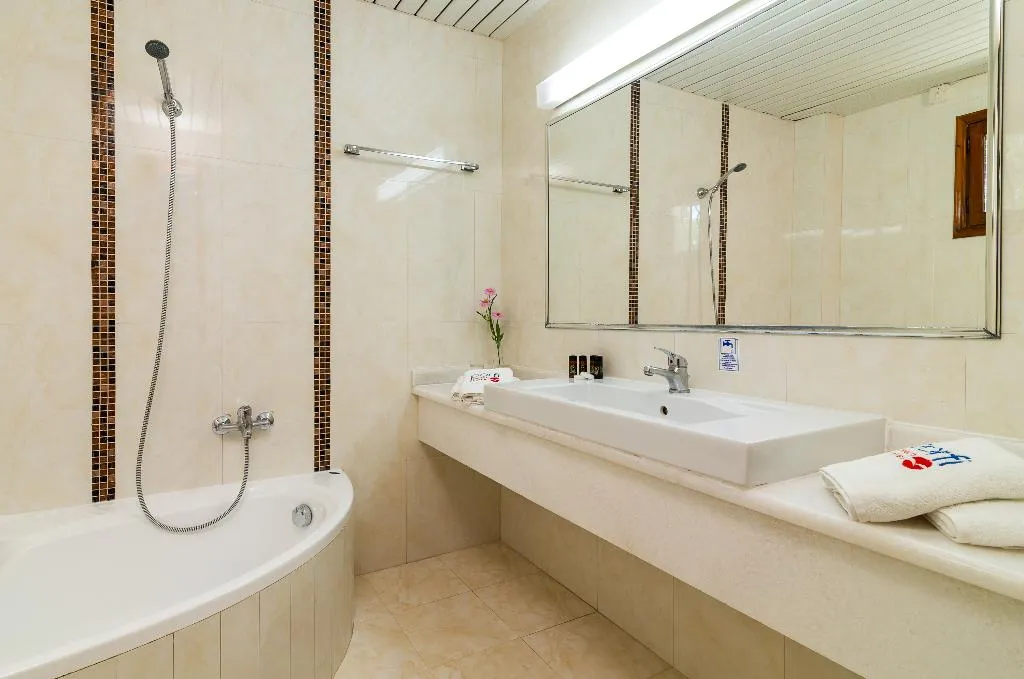 JUNIOR SUITE STANDARD Room, Porfi Beach, Halkidiki