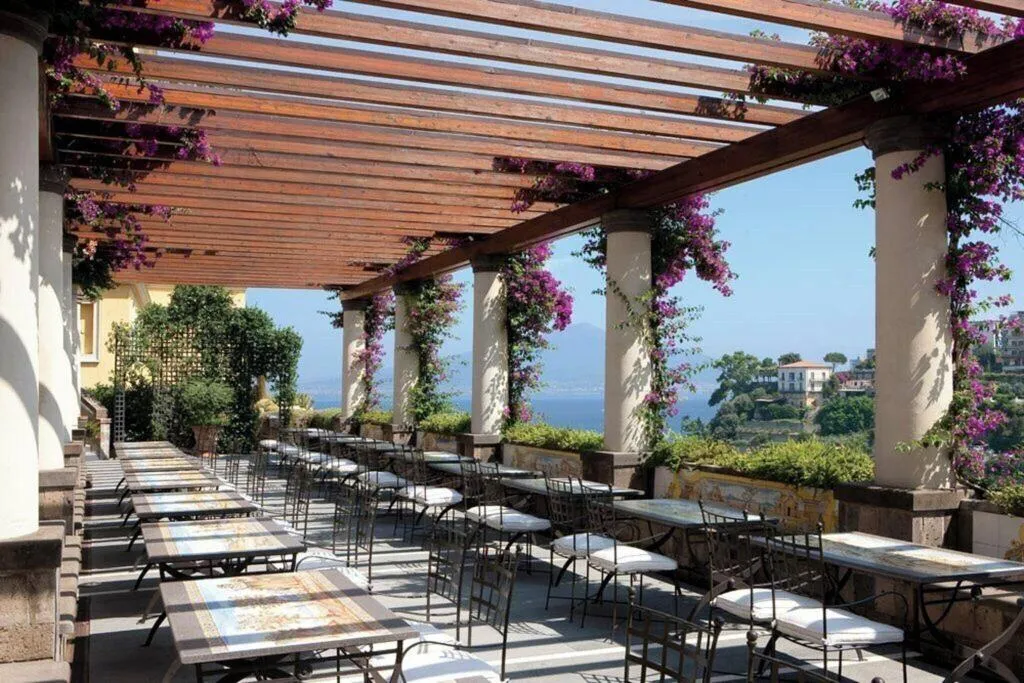 General view, Grand Hotel Angiolieri, Naples