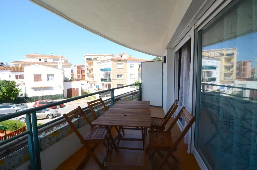 APARTMENT CAPACITY 6 TWO BEDROOMS Room, Medes Park, Costa Brava