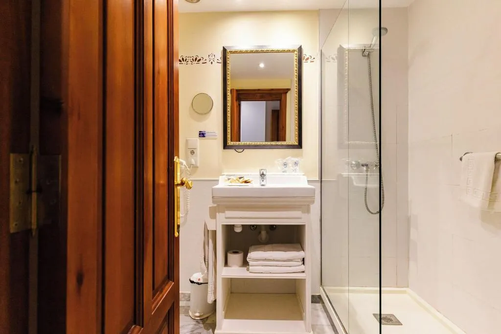 Room, AD Hoc Parque Golf, Valencia