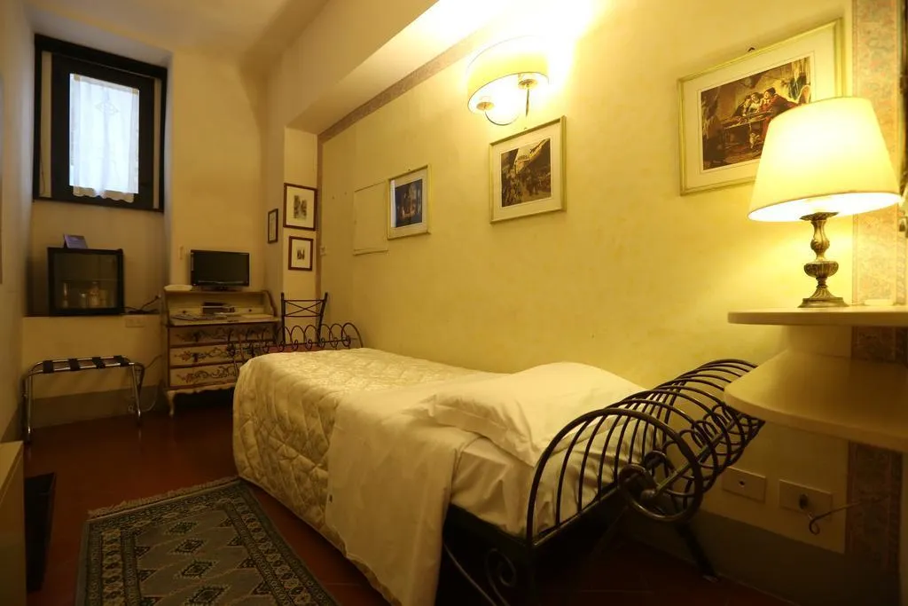 TRIPLE DELUXE Room, Burchianti, Florence
